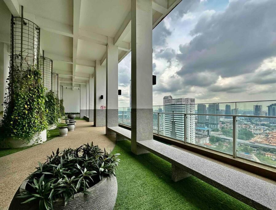 Aesthetic Twin Galaxy -2br- Free Shuttle Bus By Cowidea Apartemen
